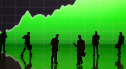 “Vùng xám” lợi nhuận quý 2/2025: Đột biến nhờ khoản thu bất thường, lợi nhuận lõi giảm tốc